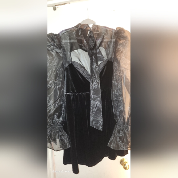 Black dress - Picture 5 of 7